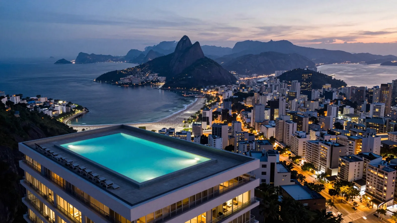 Vista aérea de cobertura de alto padrão à beira-mar